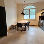 Yfb-170M2 Apartment Fuer Bis Zu 15, Modern, 1Min Zu Ubahn, Ruhige Lage, Parkplaetze, Wifi, Netflix, Kindergerecht